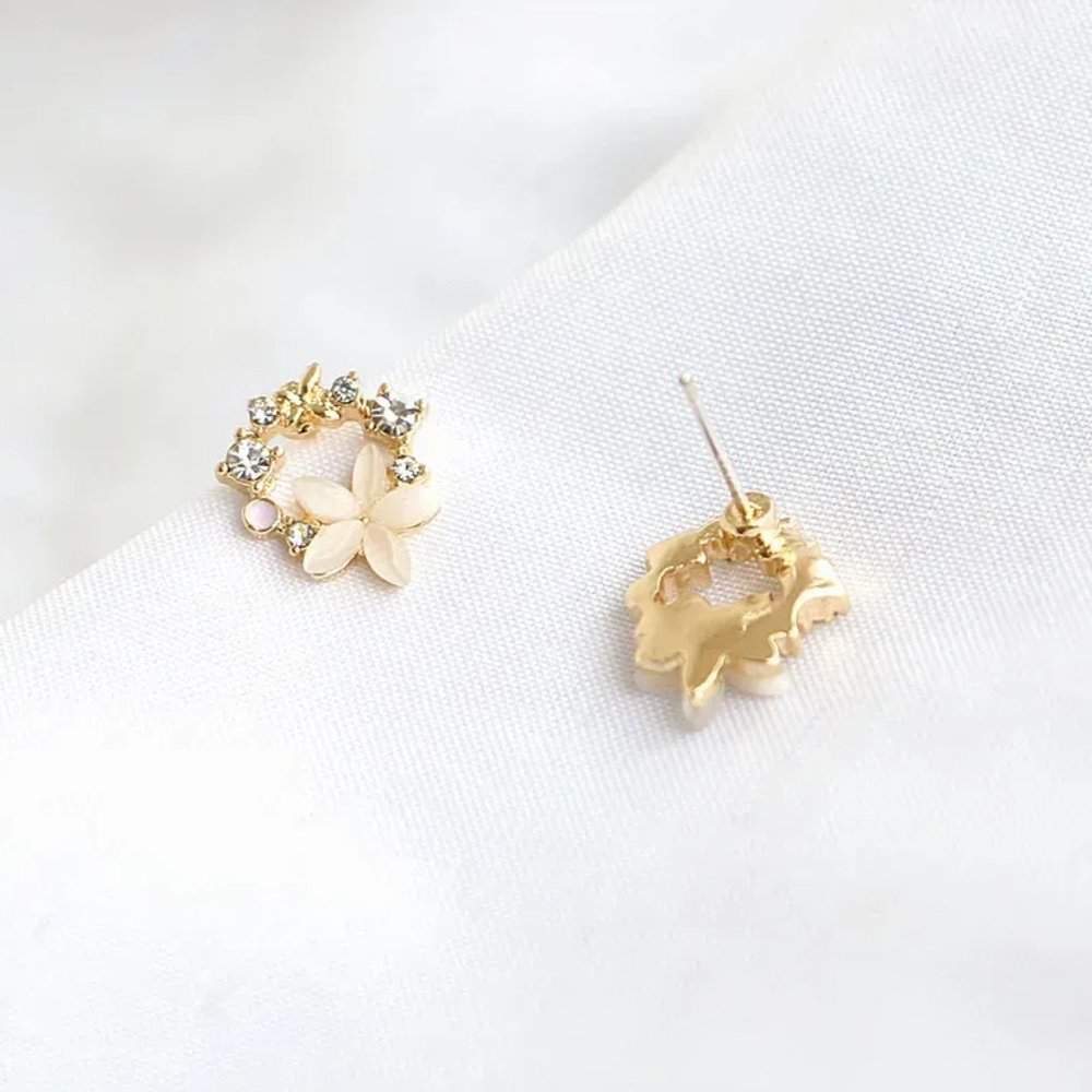 Sweet Coquette White Floral Petal CZ Diamond Circle Rose Gold Stud Earrings NEW - Picture 7 of 8